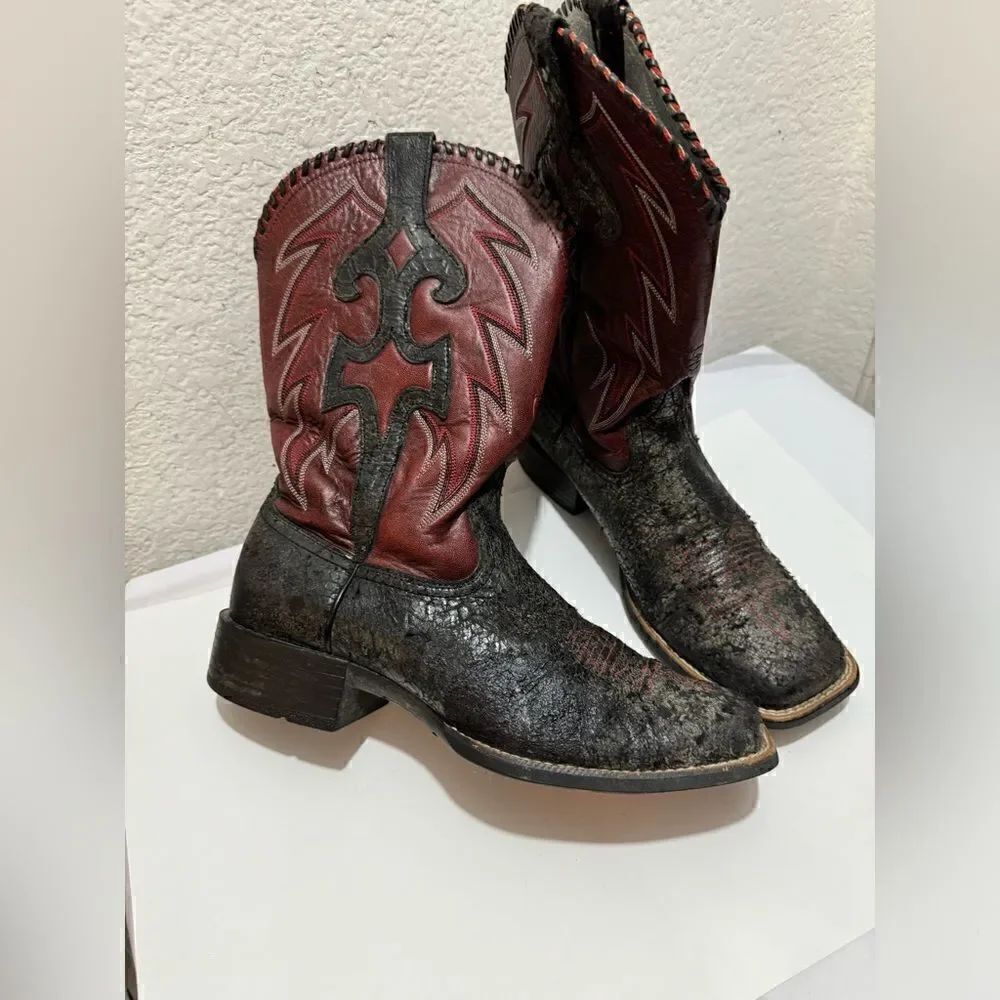 ariat 10007949 distressed black burgundy women 10B 41.5M